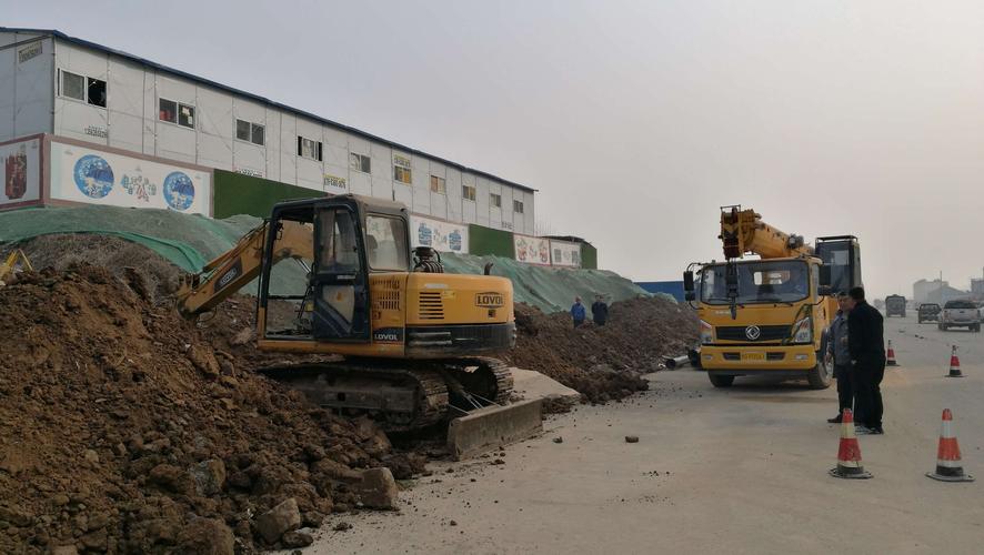 3月4日八里莊路道路施工現場.