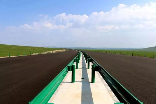 踐行中國(guó)標(biāo)準(zhǔn),蒙古國(guó)首條高速公路瀝青路面實(shí)現(xiàn)雙幅貫通